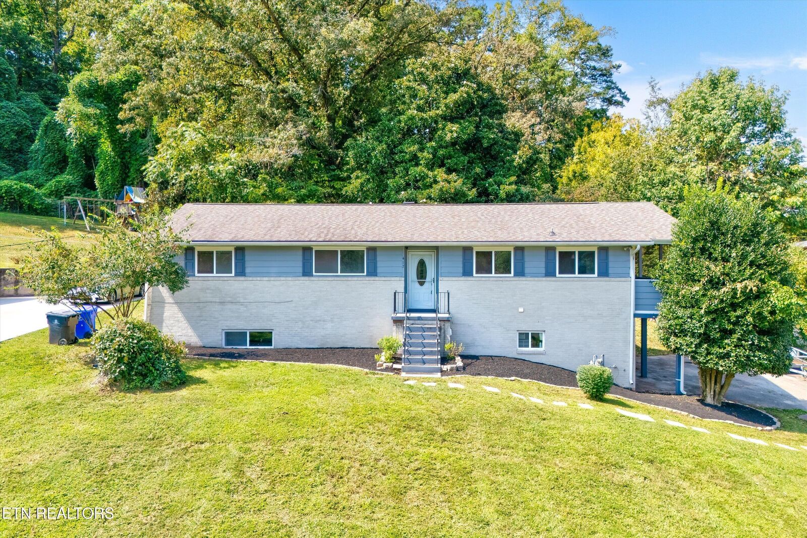 Property Photo: 417 Bridge View Lane TN 37914