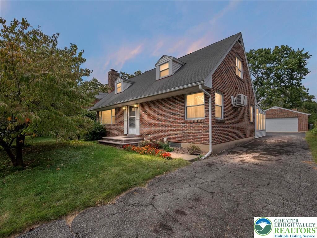 Property Photo:  339 E Washington Avenue  PA 18018 