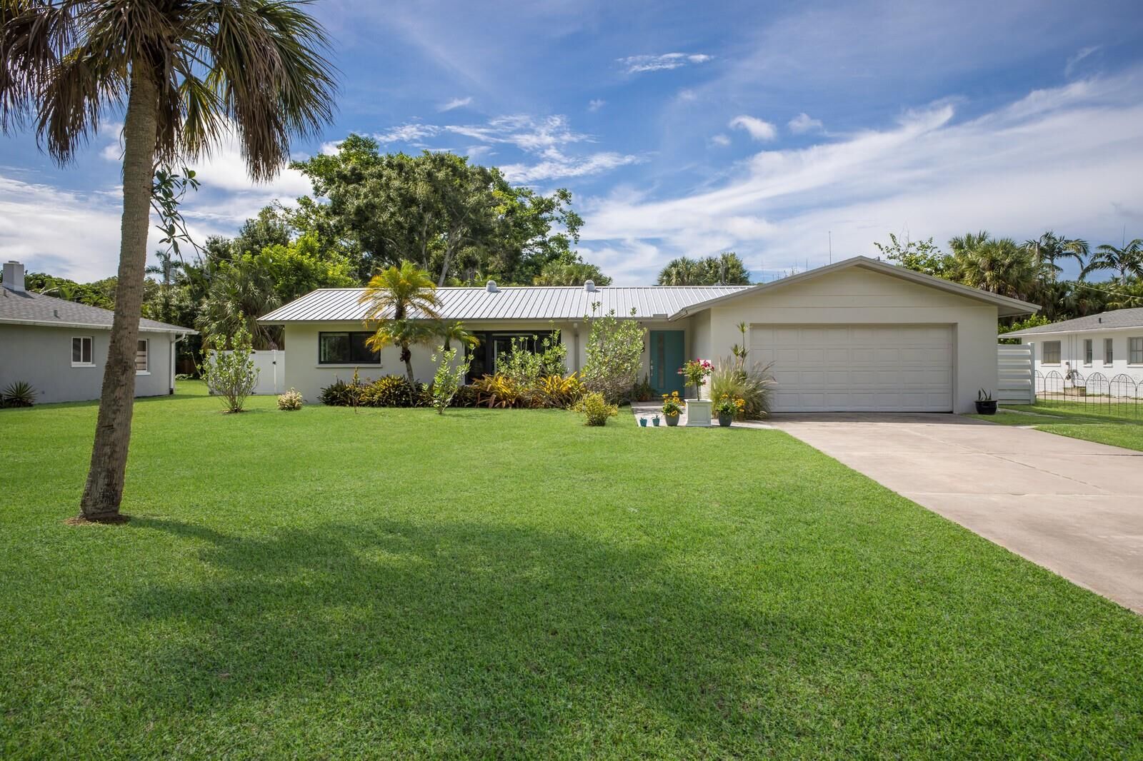 Property Photo:  426 N Shore Drive  FL 34234 