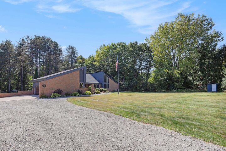 Property Photo:  5220 Nardoni Lane  MI 48428 