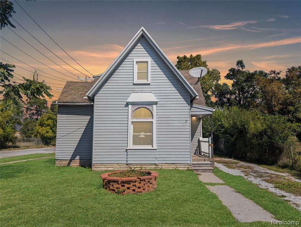 Property Photo:  32 Labadie Street  MI 48229 1516 