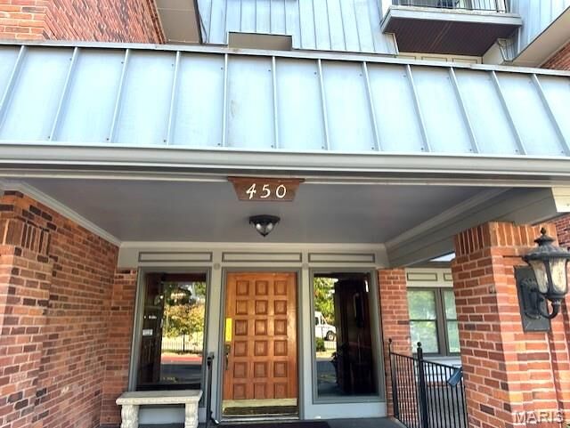 Property Photo: 450 W Adams Avenue 18 MO 63122