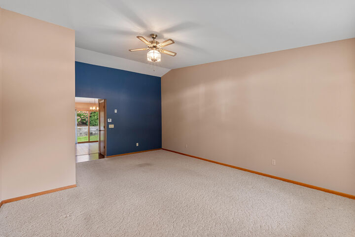 Property Photo: 2124 Willowbrook Dr WI 53090
