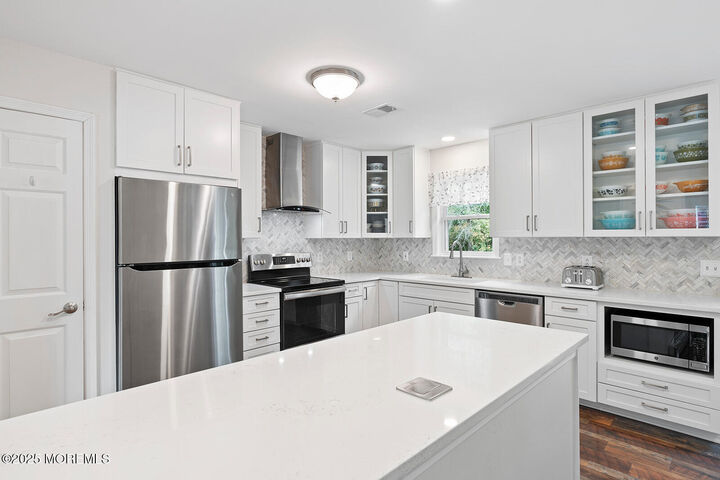 Property Photo:  185 Fresh Ponds Road  NJ 08852