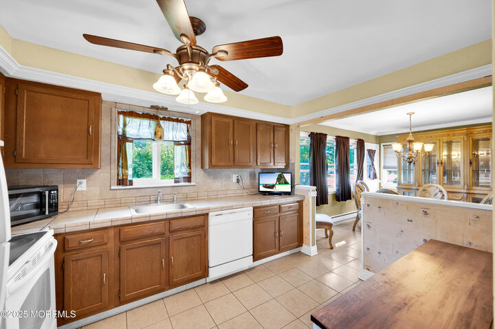 Property Photo:  6 Heywood Court  NJ 08724 