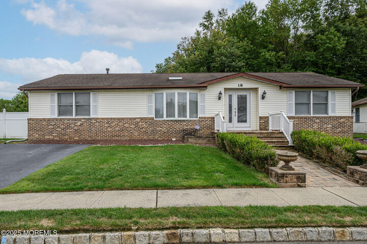 18 Parkview Way  Manalapan NJ 07726 photo
