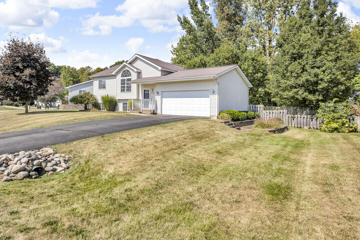 Property Photo:  8002 Stonehaven Drive  MI 49269 