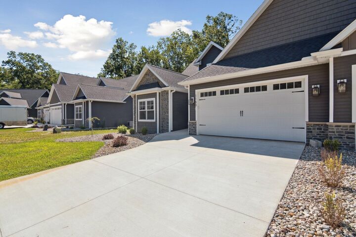 Property Photo: 1160 Lochaven Circle MI 49242