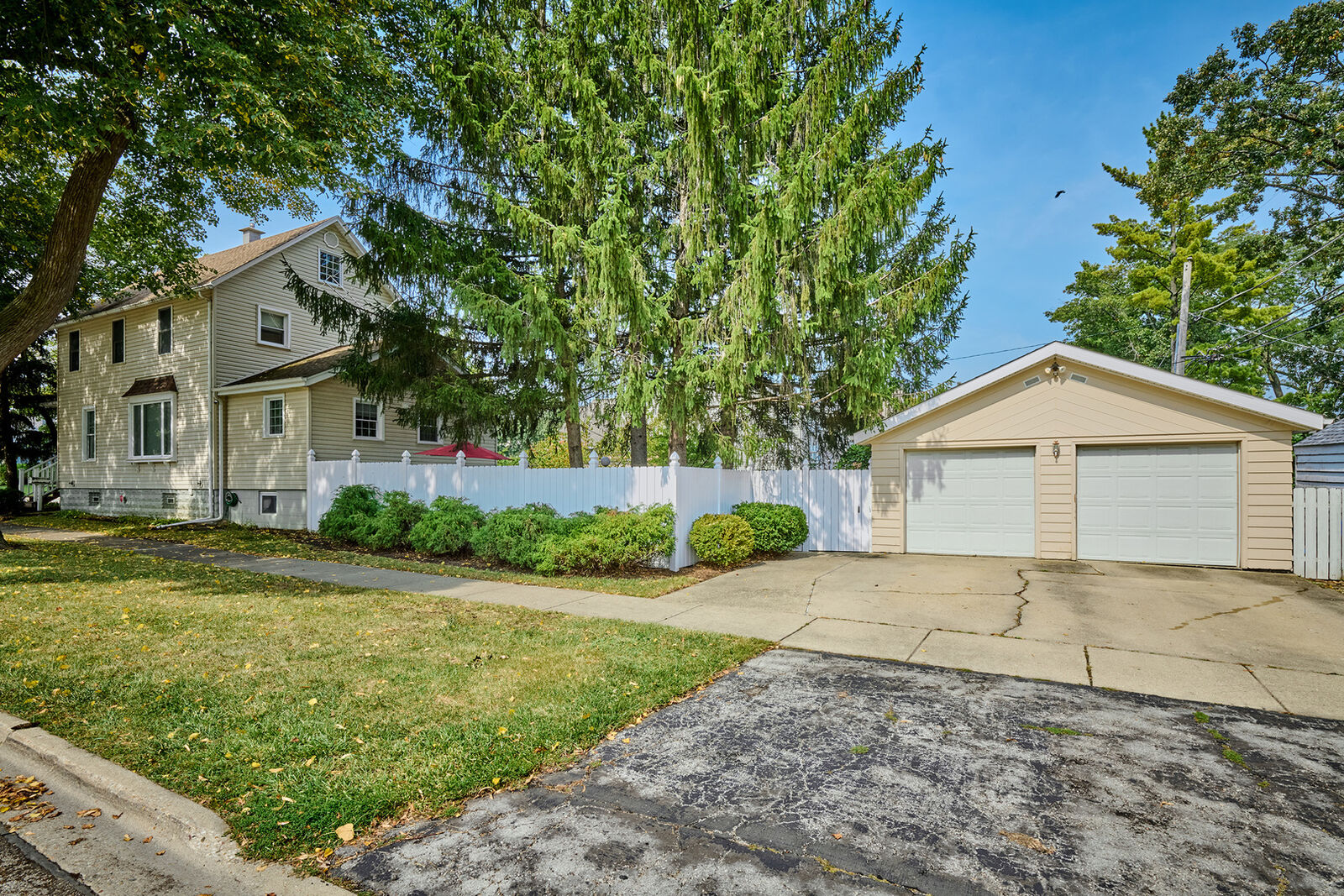 Property Photo:  703 N Arlington Heights Road  IL 60004 