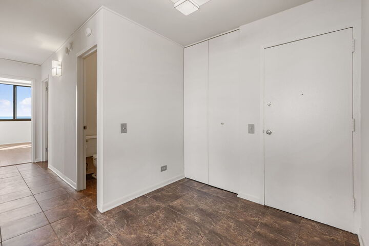 Property Photo:  4800 S Lake Park Avenue 2301A  IL 60615 