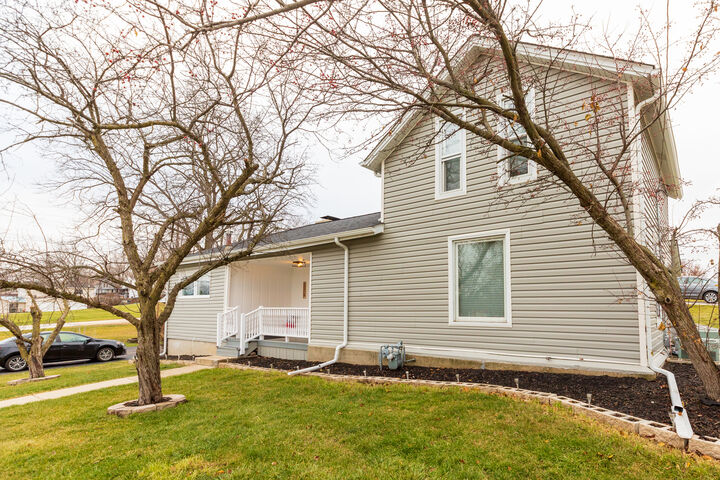 Property Photo:  634 N Walnut Street  IL 60177 
