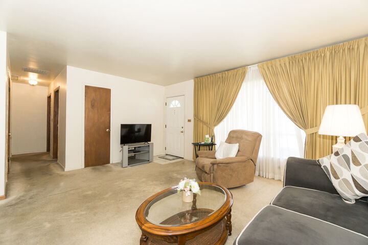 Property Photo: 427 W Moreland Avenue IL 60101