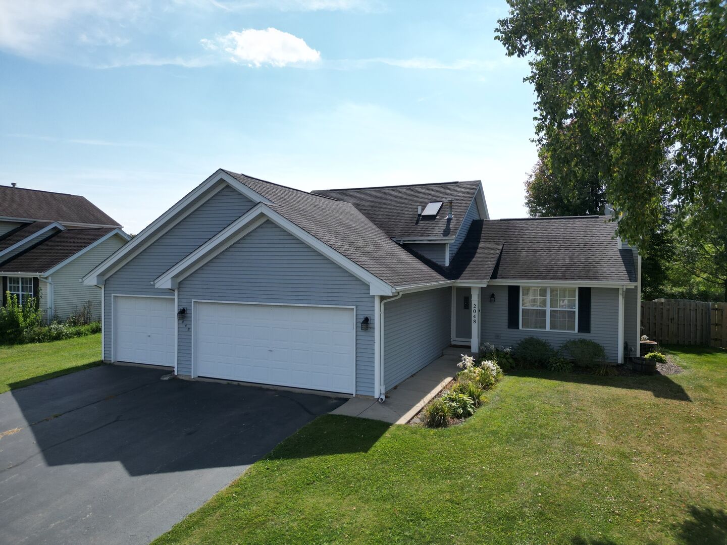 Property Photo:  2048 Southfield Lane  IL 61010 