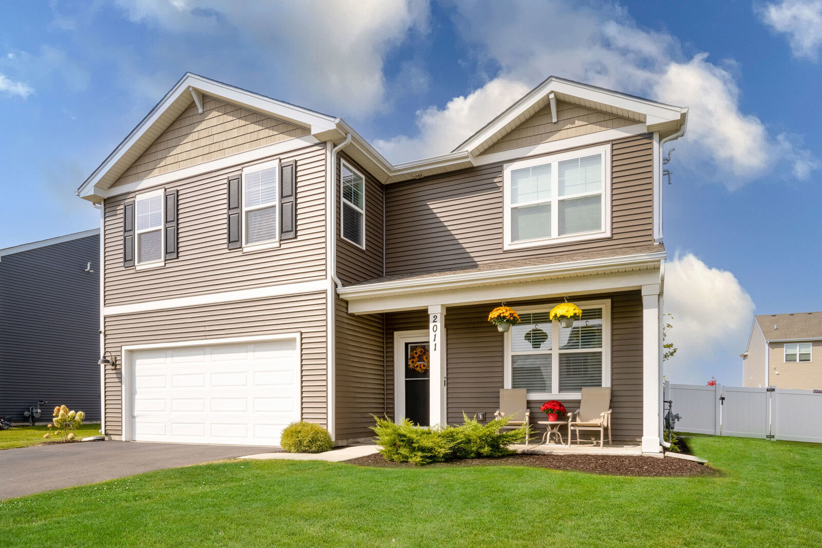 Property Photo:  2011 Magnolia Lane  IL 60097 