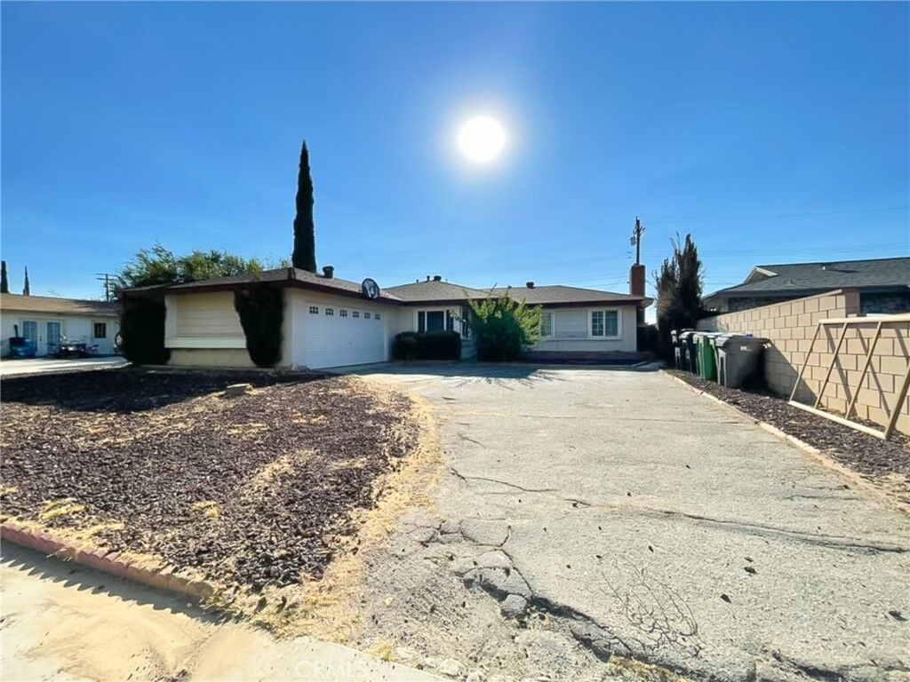 Property Photo:  45035 18th St W  CA 93534 