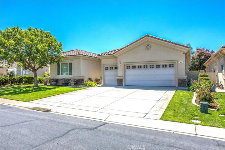 Property Photo:  967 Hidden Oaks  CA 92223 