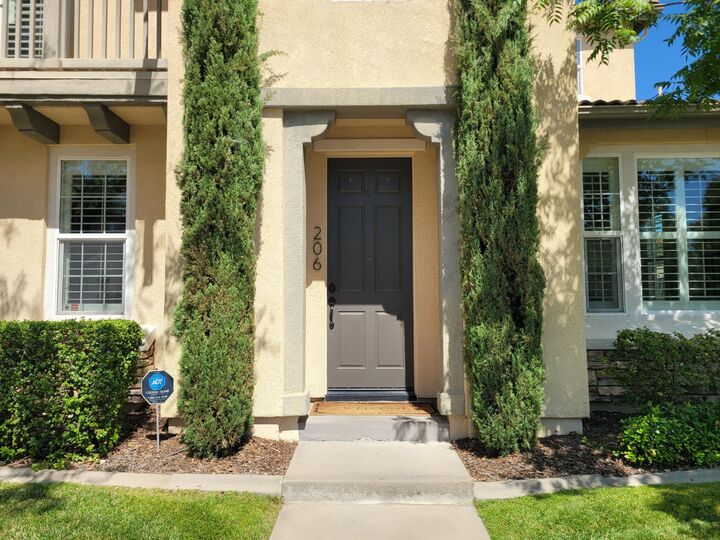 Property Photo: 206 Barnhill Drive CA 95630