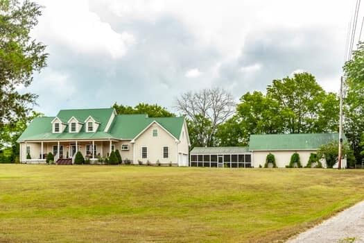 Property Photo: 650 Neals Ln TN 37066