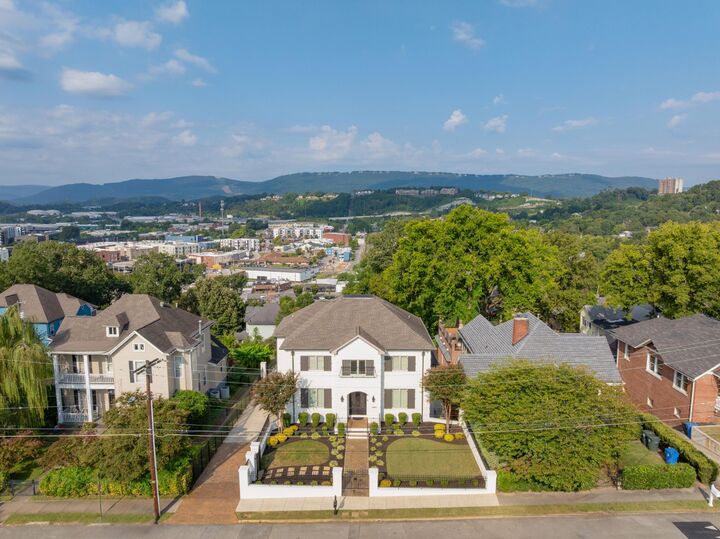 Property Photo:  405 Forest Avenue  TN 37405 
