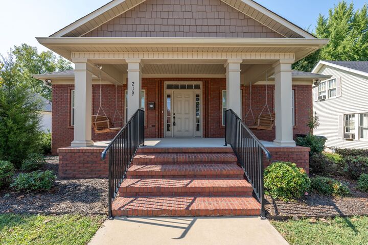 Property Photo: 219 Waterloo St TN 38464