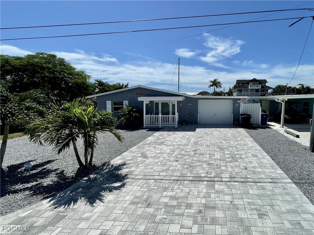 Property Photo:  2351 Oleander Street  FL 33956 