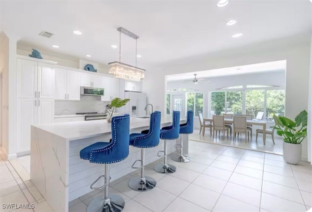 Property Photo:  593 106th Avenue N  FL 34108 