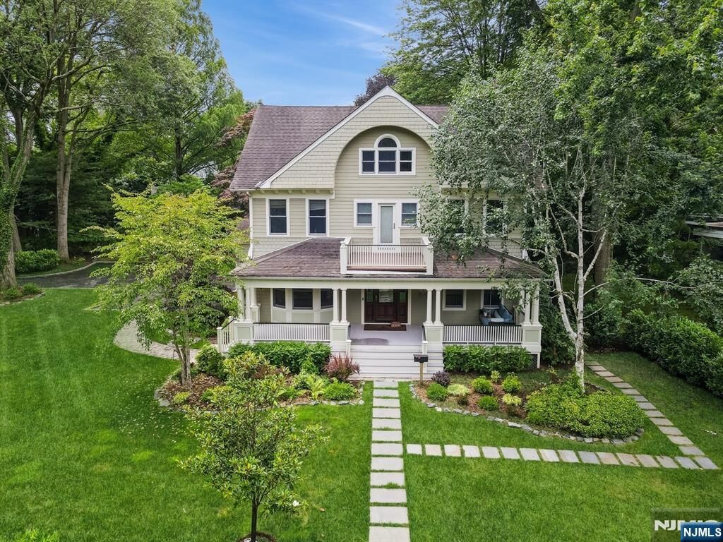 Property Photo:  24 Westervelt Avenue  NJ 07670 