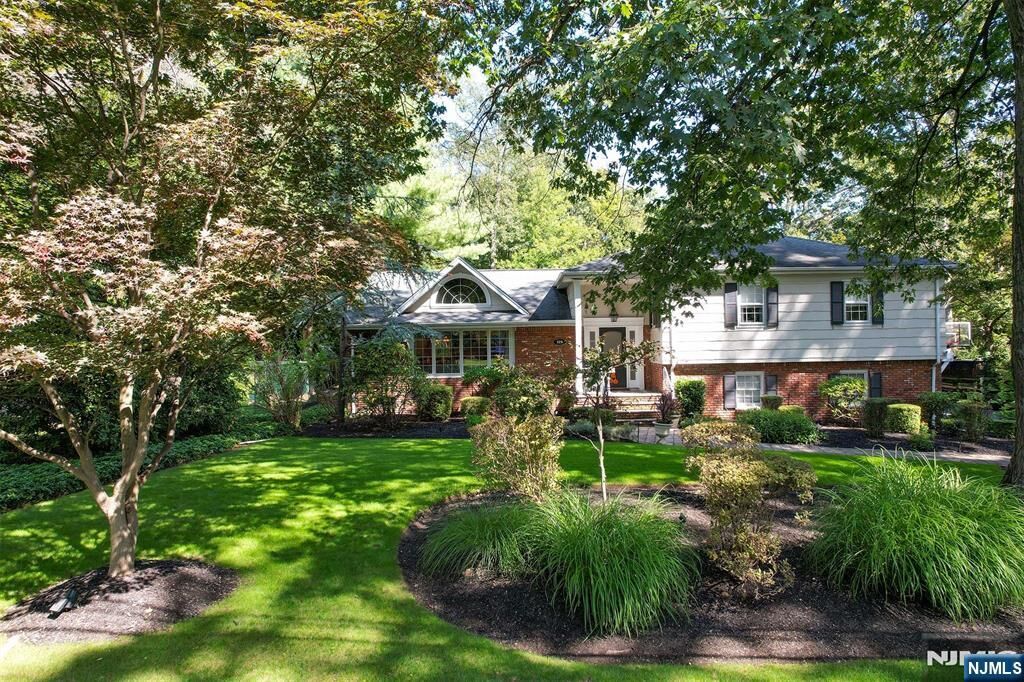Property Photo:  529 Covington Place  NJ 07481 