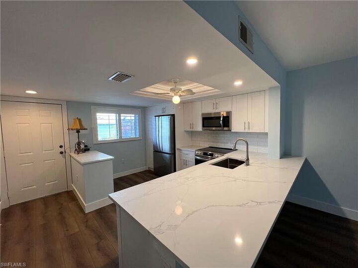 Property Photo:  146 Cypress Way E #6  FL 34110