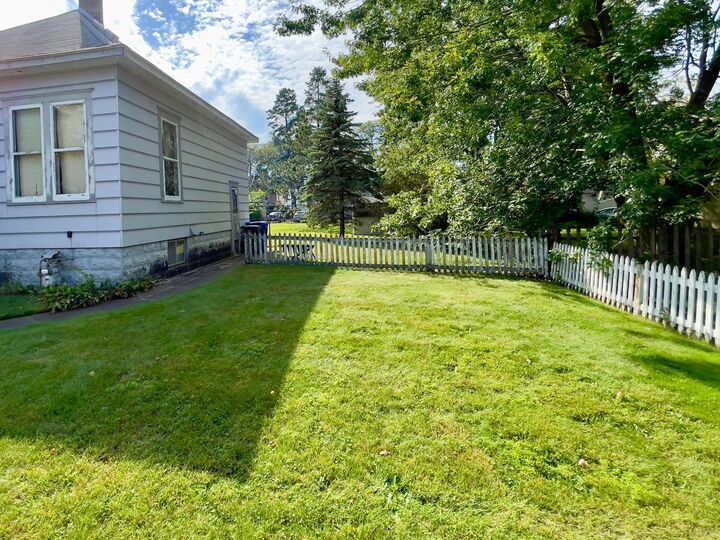 Property Photo:  1616 Hewitt Avenue  MN 55104 