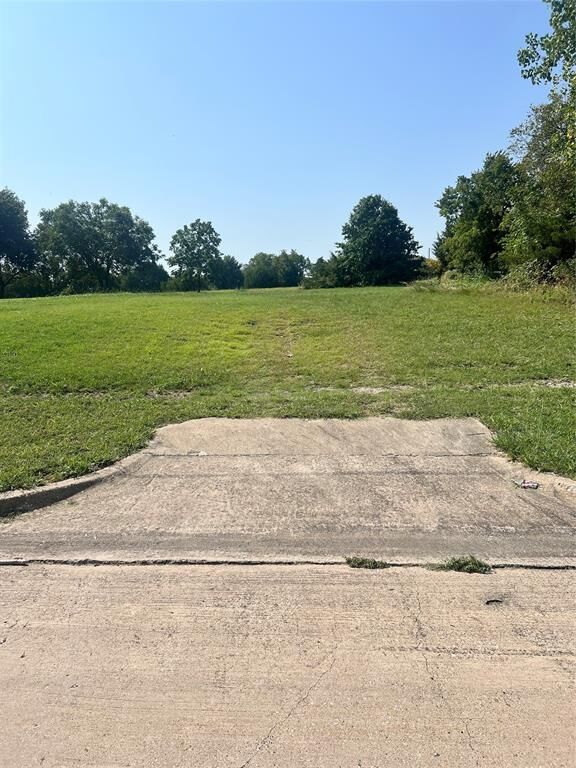 Property Photo:  957 Garner Road  TX 75088 