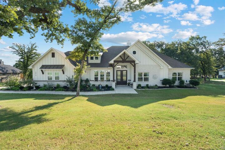 Property Photo:  3016 Fossil Oaks Drive  TX 76020 