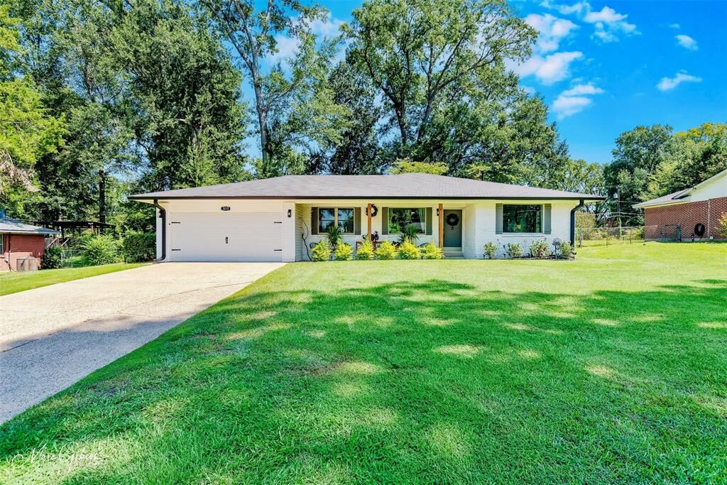 Property Photo:  3212 Tanglewood Drive  LA 71107 