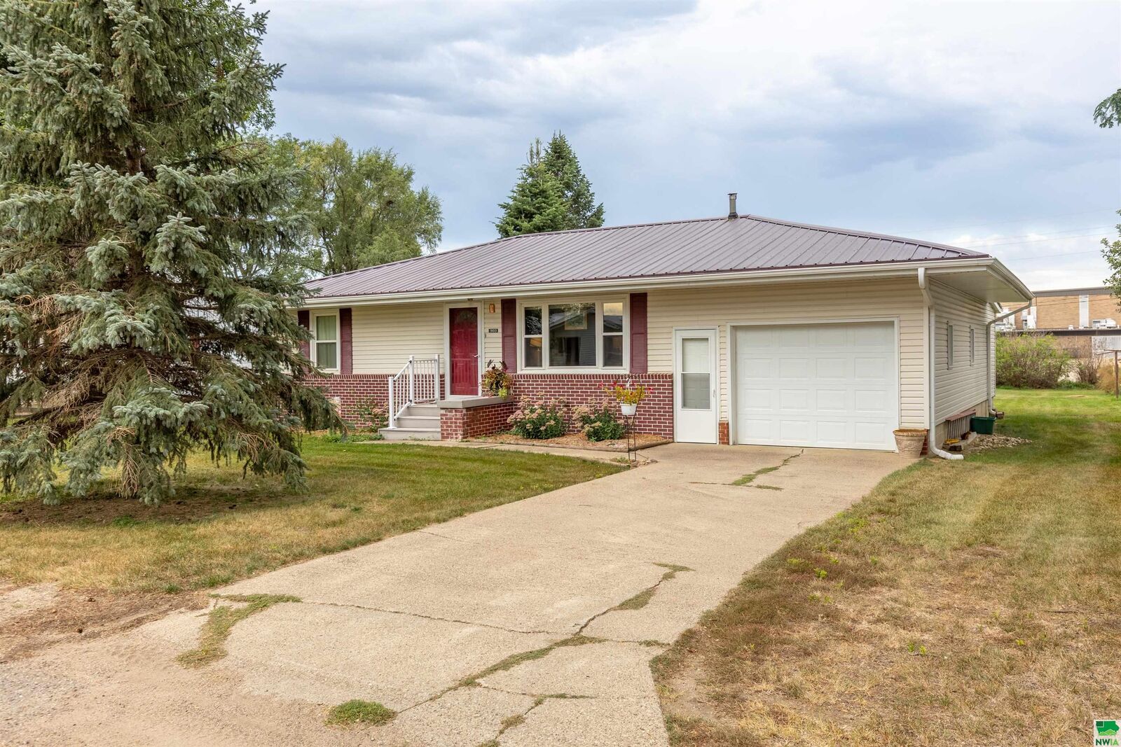 Property Photo:  503 S 1st Ave  IA 51004 