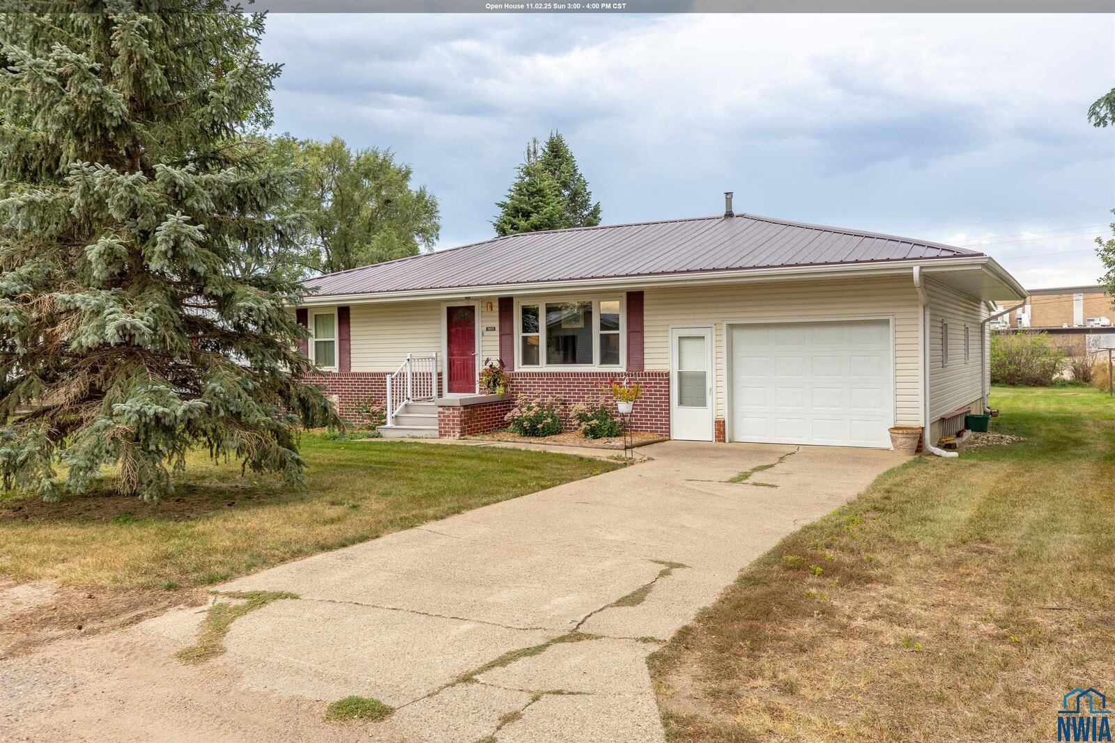 Property Photo:  503 S 1st Ave  IA 51004