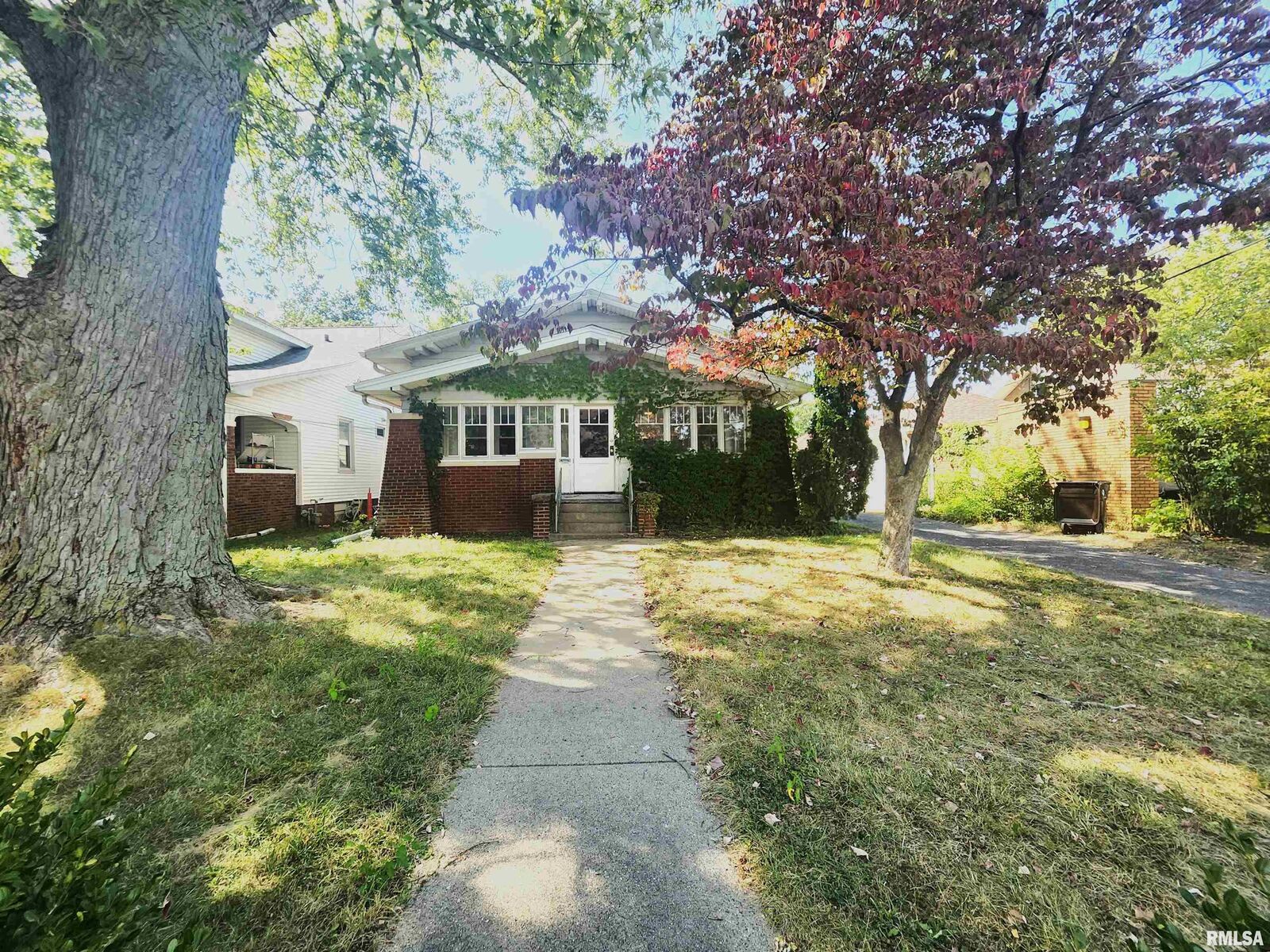 Property Photo:  2625 N Linn Street  IL 61604 