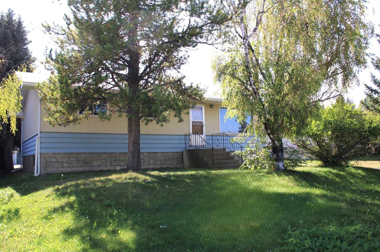 Property Photo: 205 6 Avenue NE AB T0M 1X0