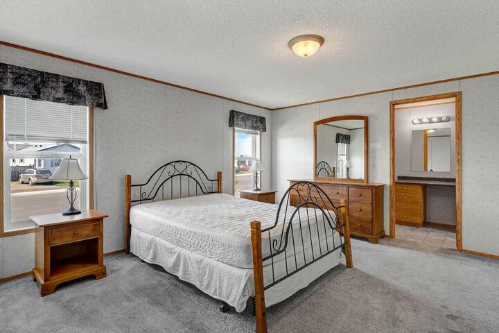 Property Photo:  9521 111 Avenue  AB T8X 5C1 