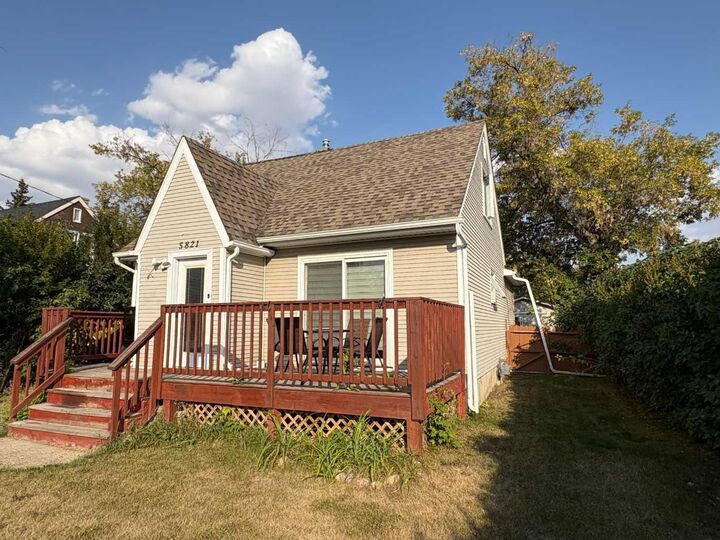 Property Photo:  5821 44 Avenue  AB T4N 3J4 