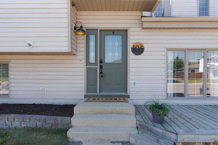 Photo de la propriété:  105 Whiteoak Garden  AB T9K 1A7 