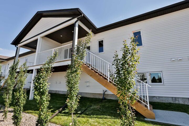 Property Photo: 425 Meadowlark Way AB T0L 2B0