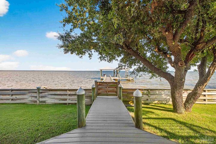 Property Photo:  1106 Oyster Bay Dr  FL 32583 