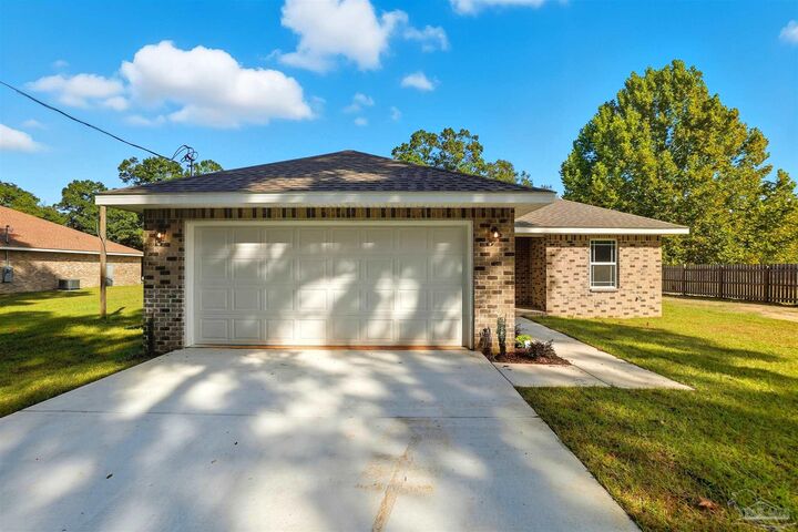 Property Photo:  7616 Homerun Rd  FL 32583 