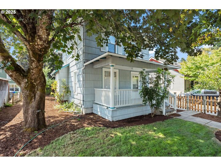 9116 N Syracuse St  Portland OR 97203 photo