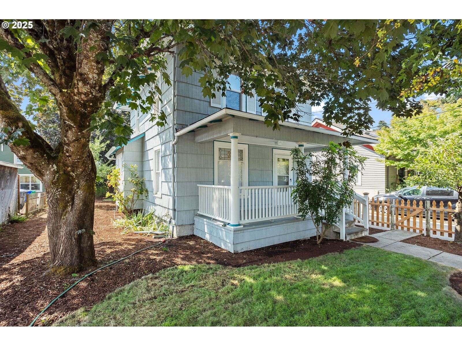 Property Photo: 9116 N Syracuse St OR 97203