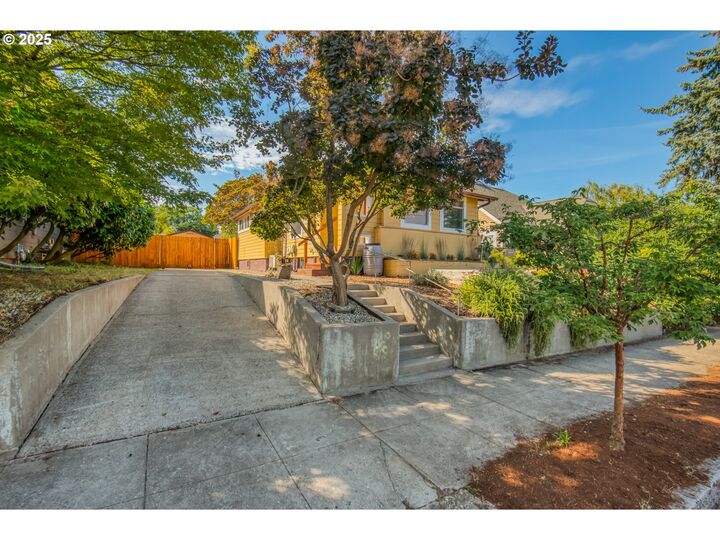Property Photo:  5265 NE 23rd Ave  OR 97211 