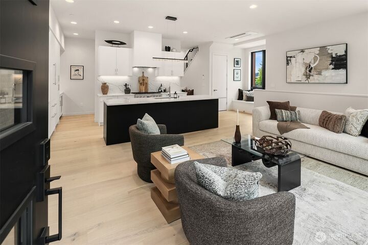 Property Photo:  286  118th Avenue SE  WA 98005 