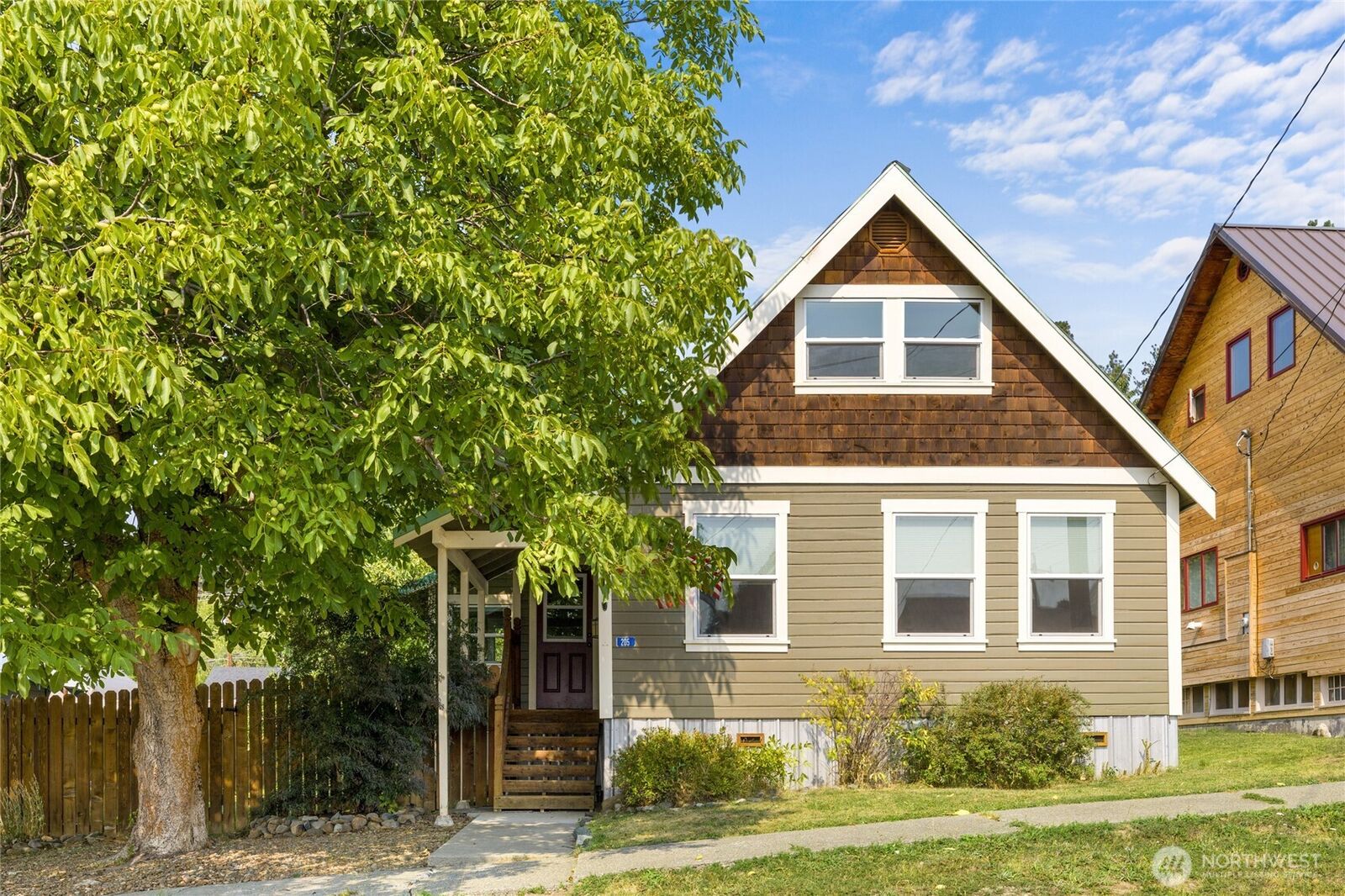 Property Photo: 205 E Arizona Avenue WA 98941