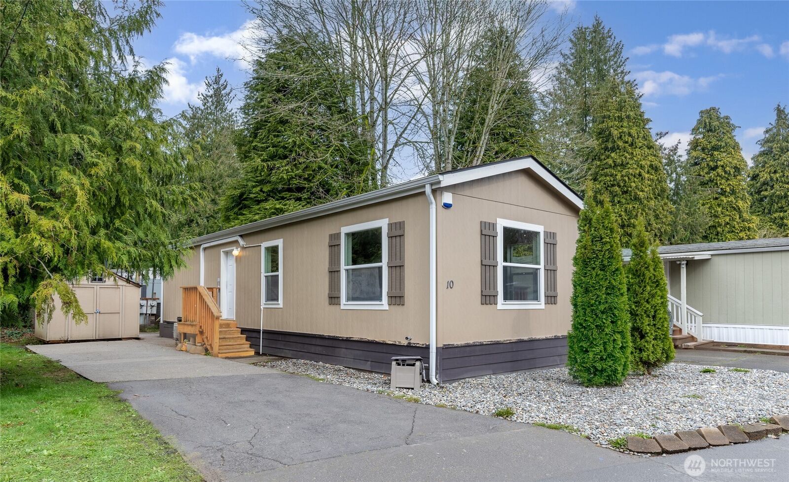 Property Photo:  3105  M Street SE 10  WA 98002 