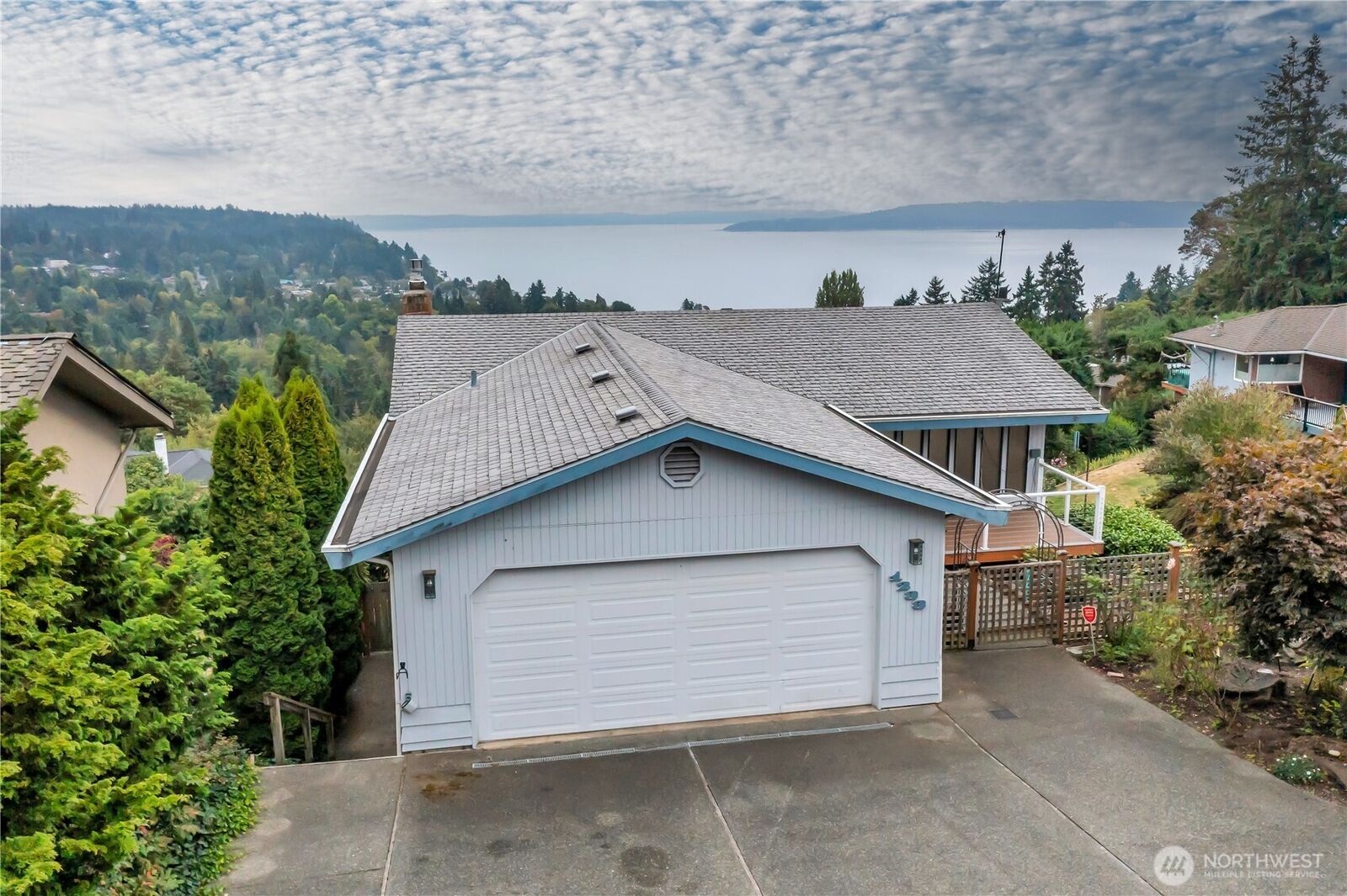 Property Photo: 1233 SW 171st Place WA 98166